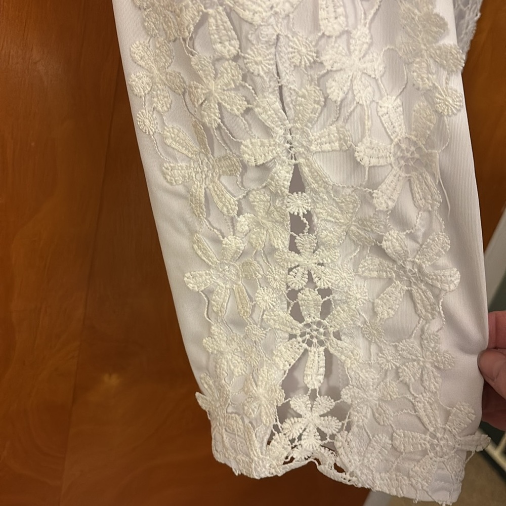 Capri legging with floral lace. - Picture 4 of 5